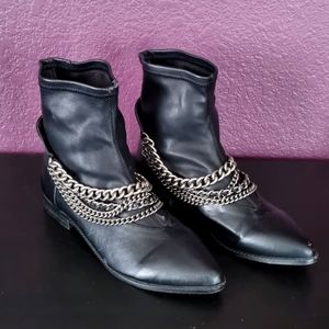Pointed Chelsea style Chain Boots